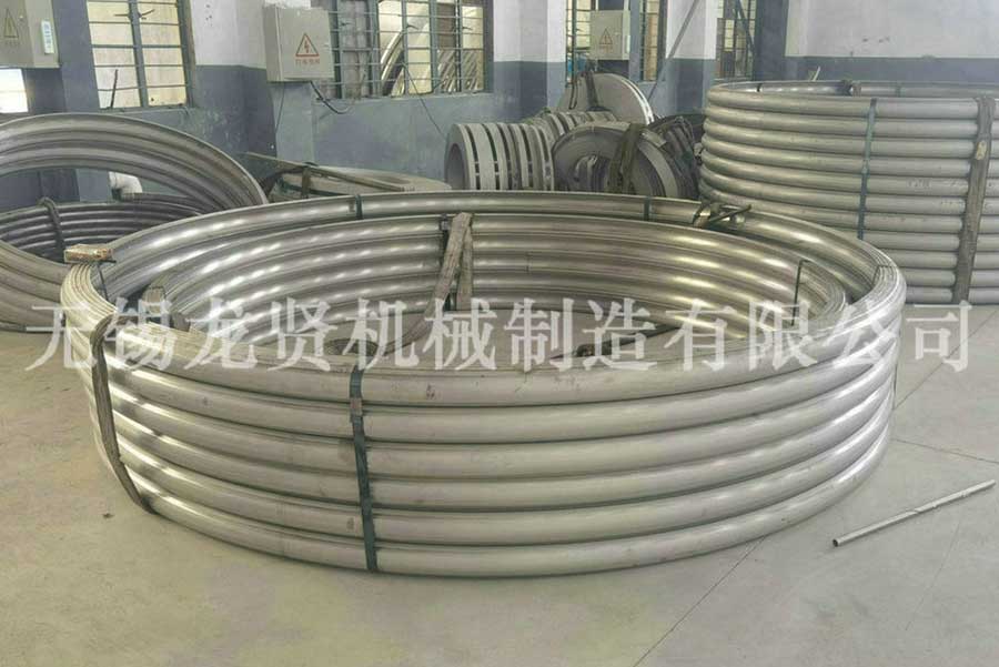 高速公路上的半圓管！
